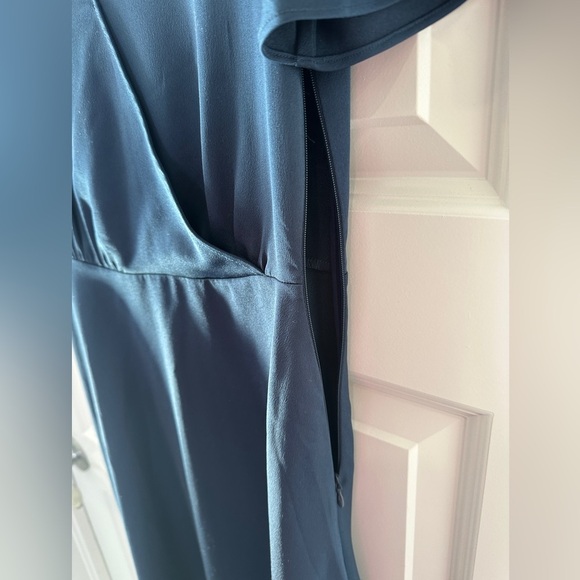 H&M Women’s Navy Blue Short Sleeve V- Neck Midi Slip Dress Size 0 - Picture 5 of 7